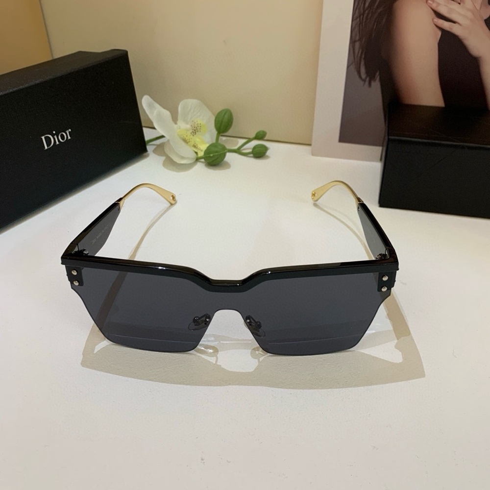 Dior's super popular poster-style square-frame sunglasses